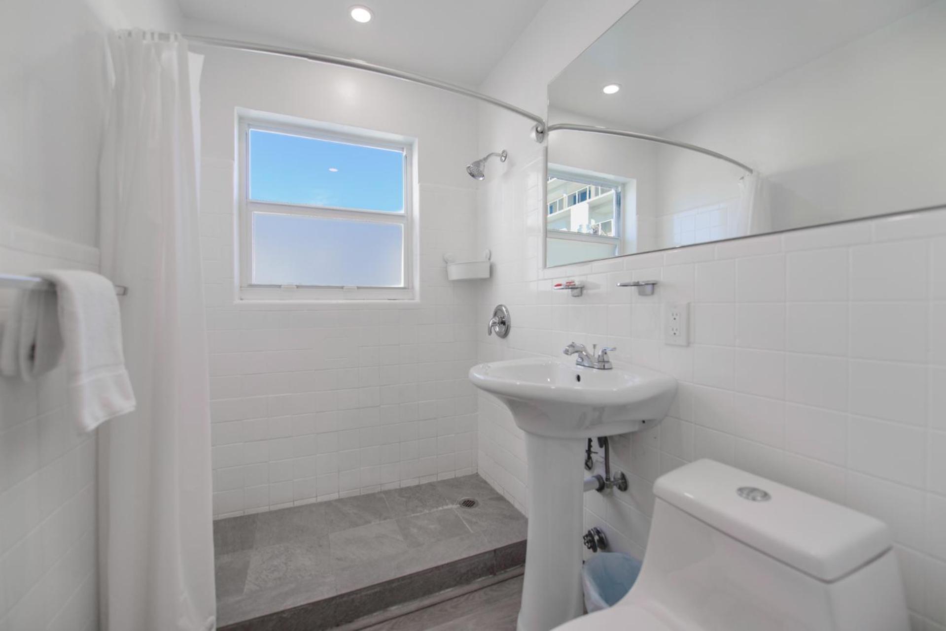 Spacious Studio With Balcony And Parking At The Beach -M46 Hollywood Exterior photo